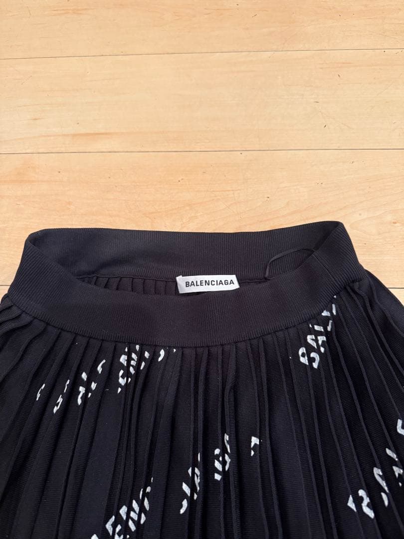 BALENCIAGA ロングスカート　ブラック　プリーツ　ロゴ