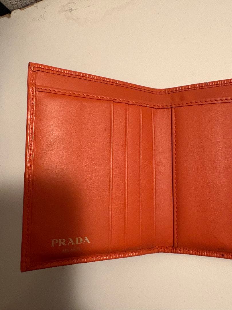PRADA オレンジ 二つ折り財布