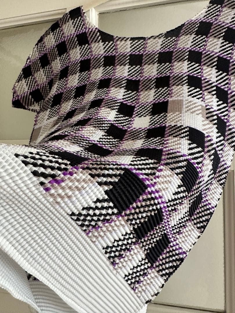 me ISSEY MIYAKE ストレッチプリーツ チェック柄 カットソー