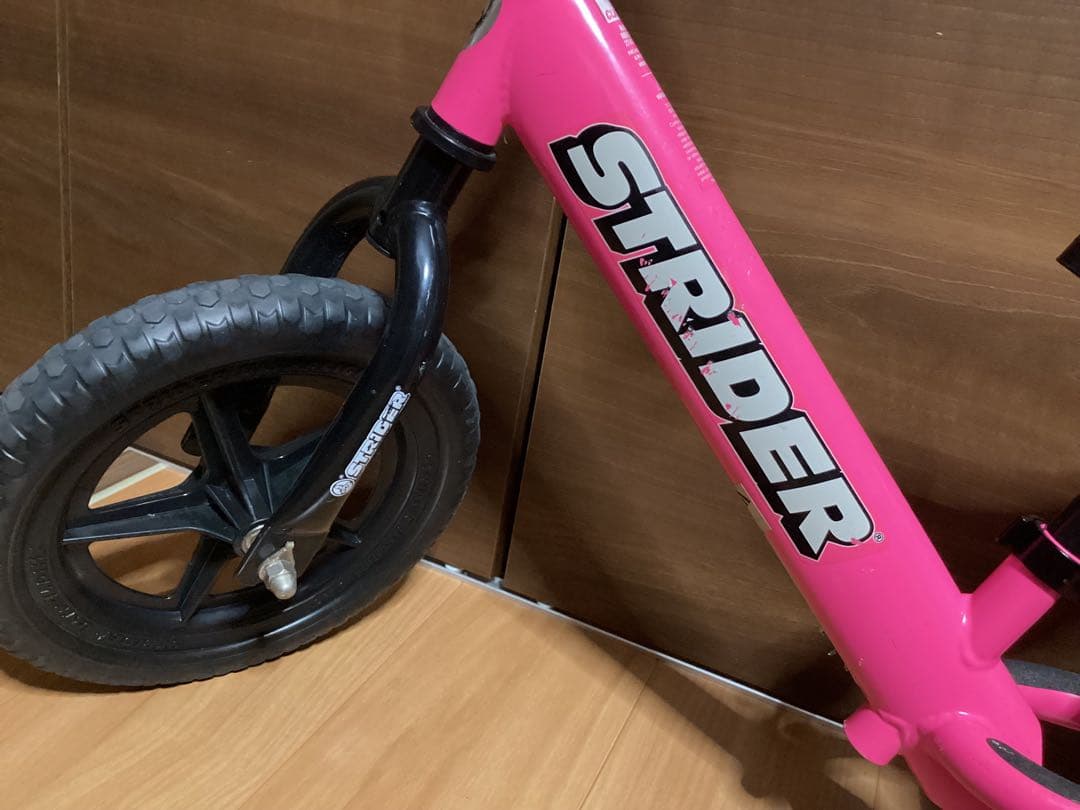 ストライダー（STRIDER）12インチモデル　スポーツモデル　ピンク