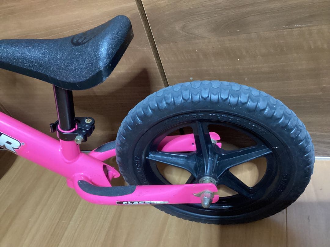 ストライダー（STRIDER）12インチモデル　スポーツモデル　ピンク