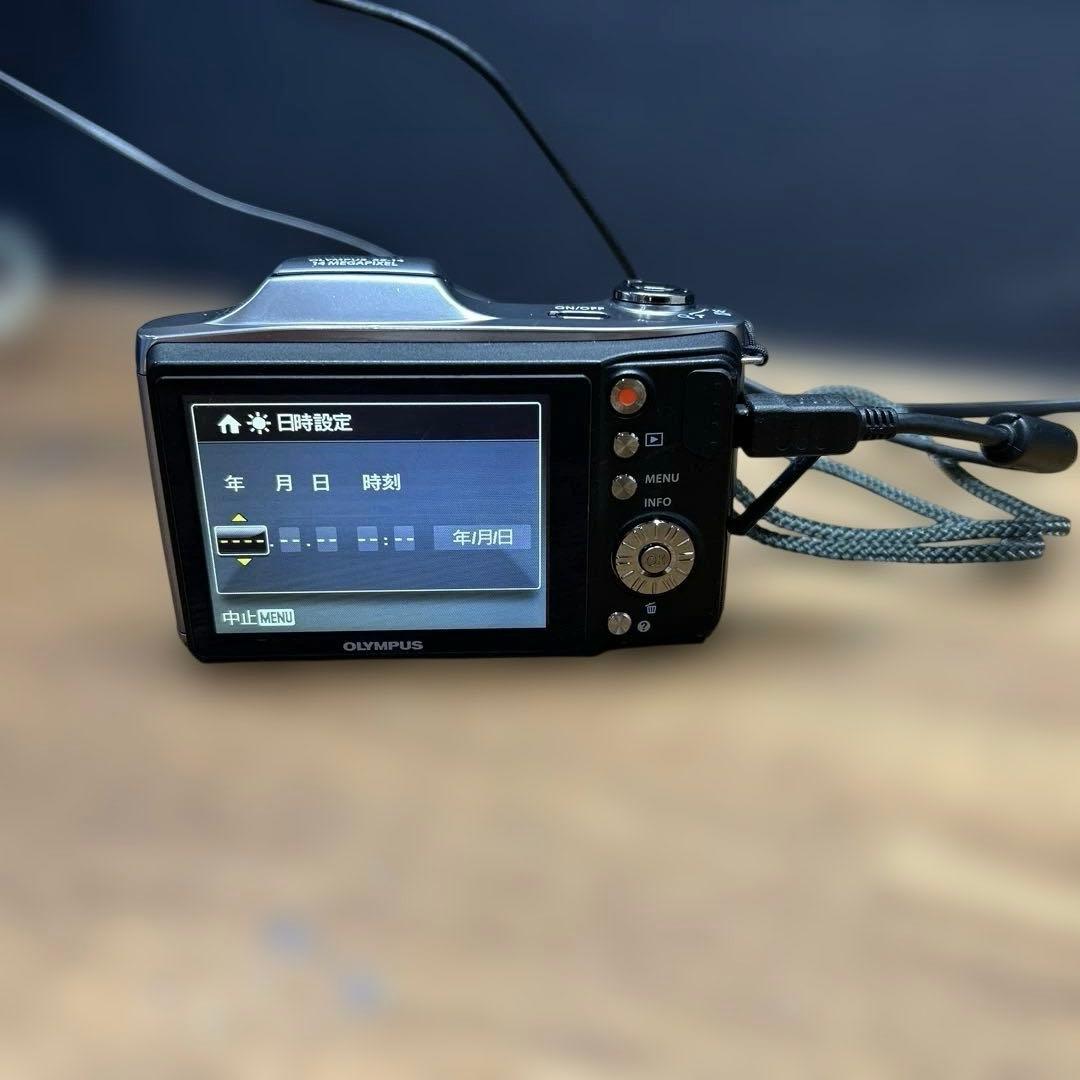 OLYMPUS SZ-14 シルバー / 光学24倍ズーム / ケース・充電器付