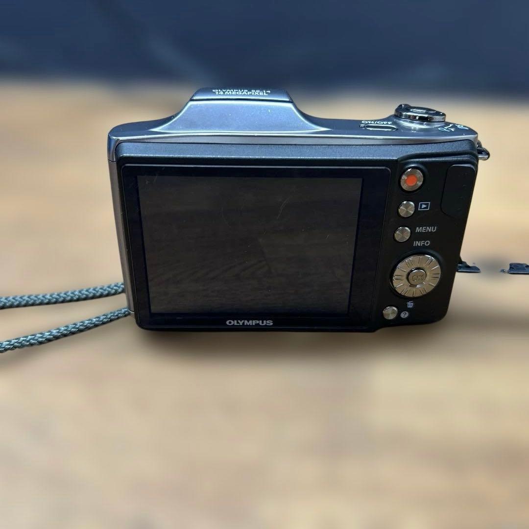 OLYMPUS SZ-14 シルバー / 光学24倍ズーム / ケース・充電器付