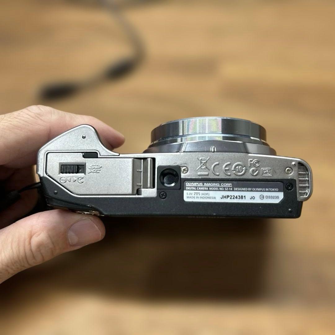 OLYMPUS SZ-14 シルバー / 光学24倍ズーム / ケース・充電器付