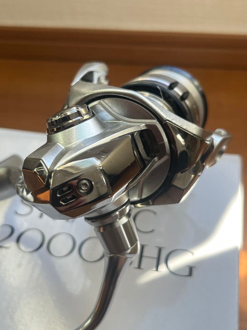SHIMANO STRADIC 19 C2000SHG スピニングリール