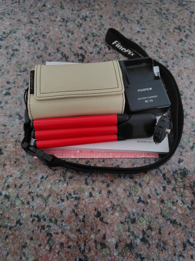 【良品】FUJIFILM FinePix F40fd デジタルカメラ