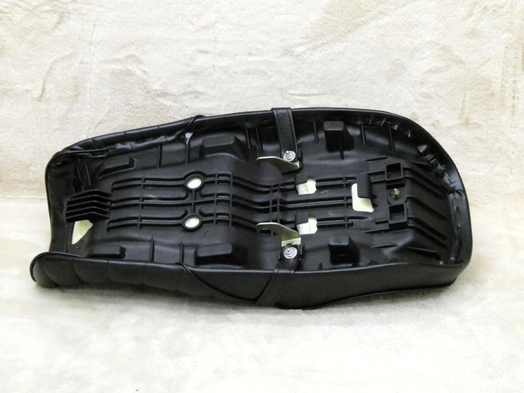 ジェイド250 タックロール シート 黒皮 /完成品 JADE250