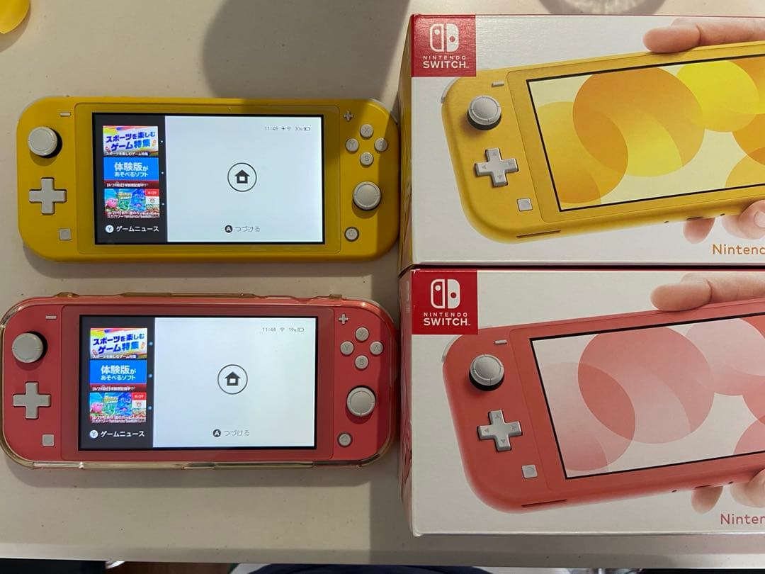 さ*く様 スイッチライト2台セット　箱付き　画面保護シール、保護ケース付き