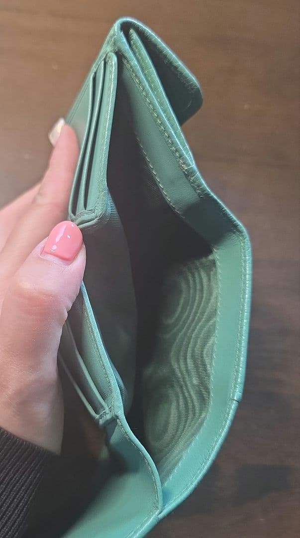 PRADA グリーンレザー三つ折り財布