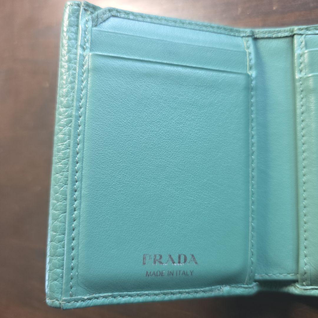 PRADA グリーンレザー三つ折り財布