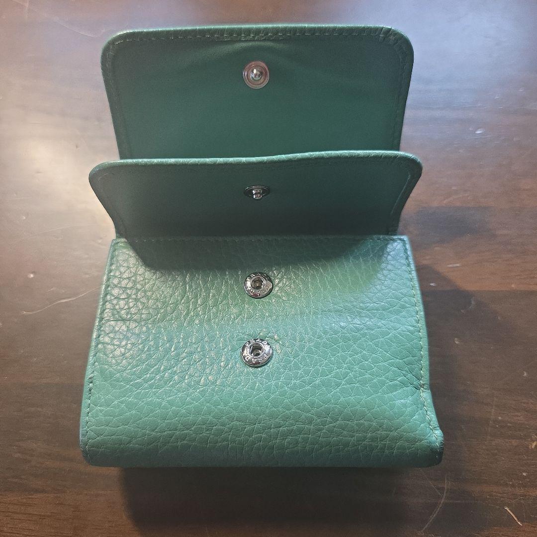 PRADA グリーンレザー三つ折り財布