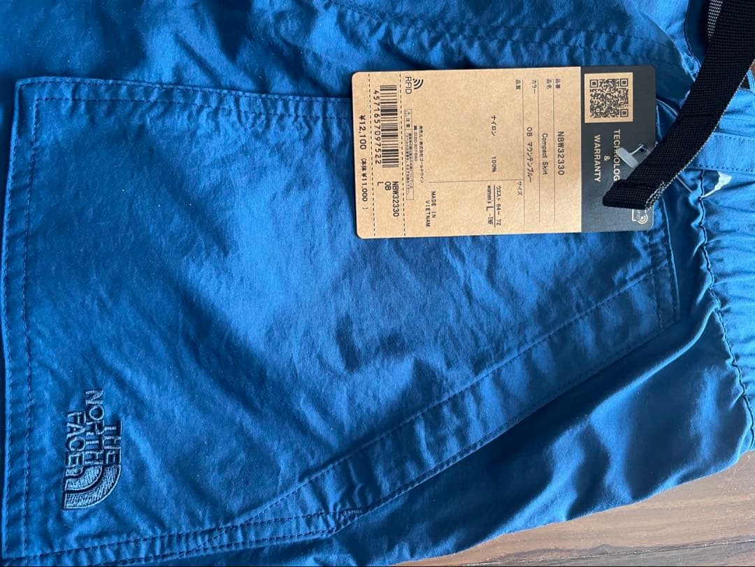 新品未使用　THE NORTH FACE ブルーロングスカート