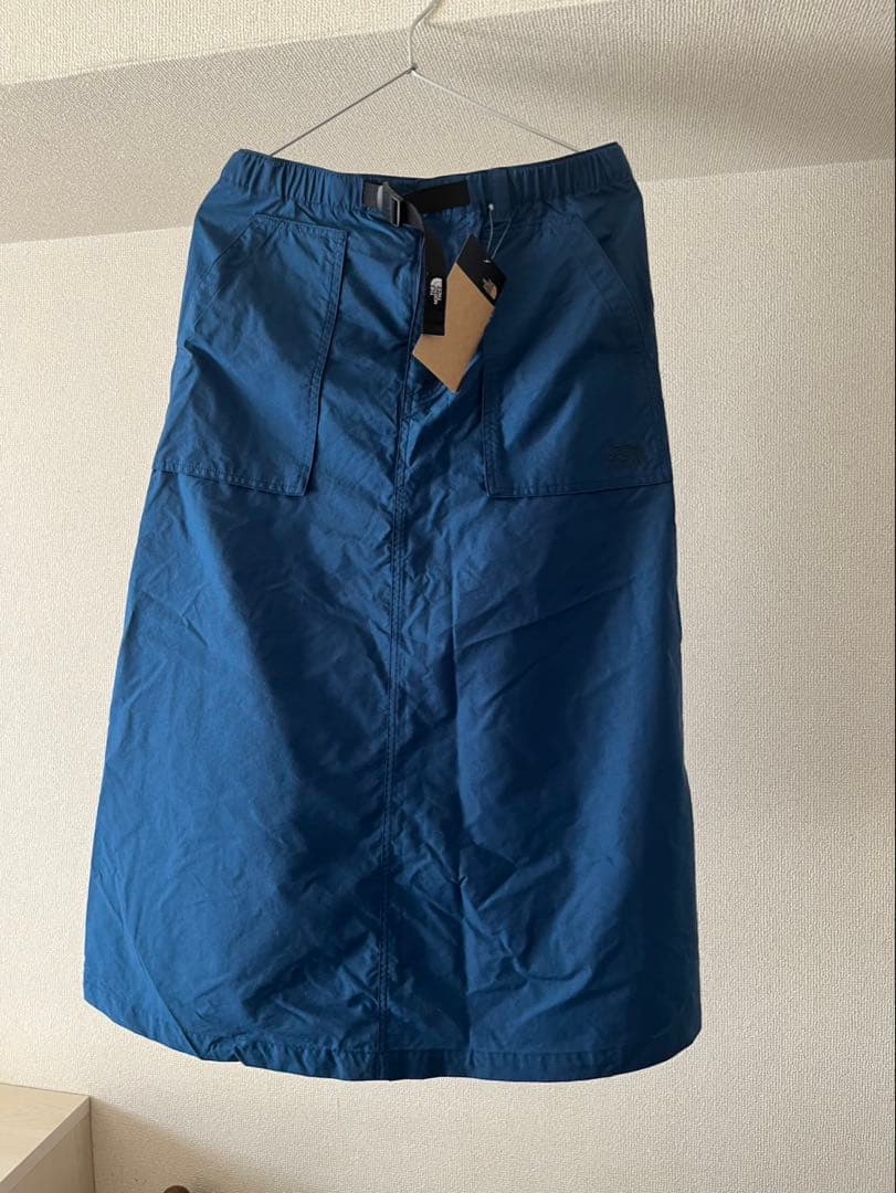新品未使用　THE NORTH FACE ブルーロングスカート
