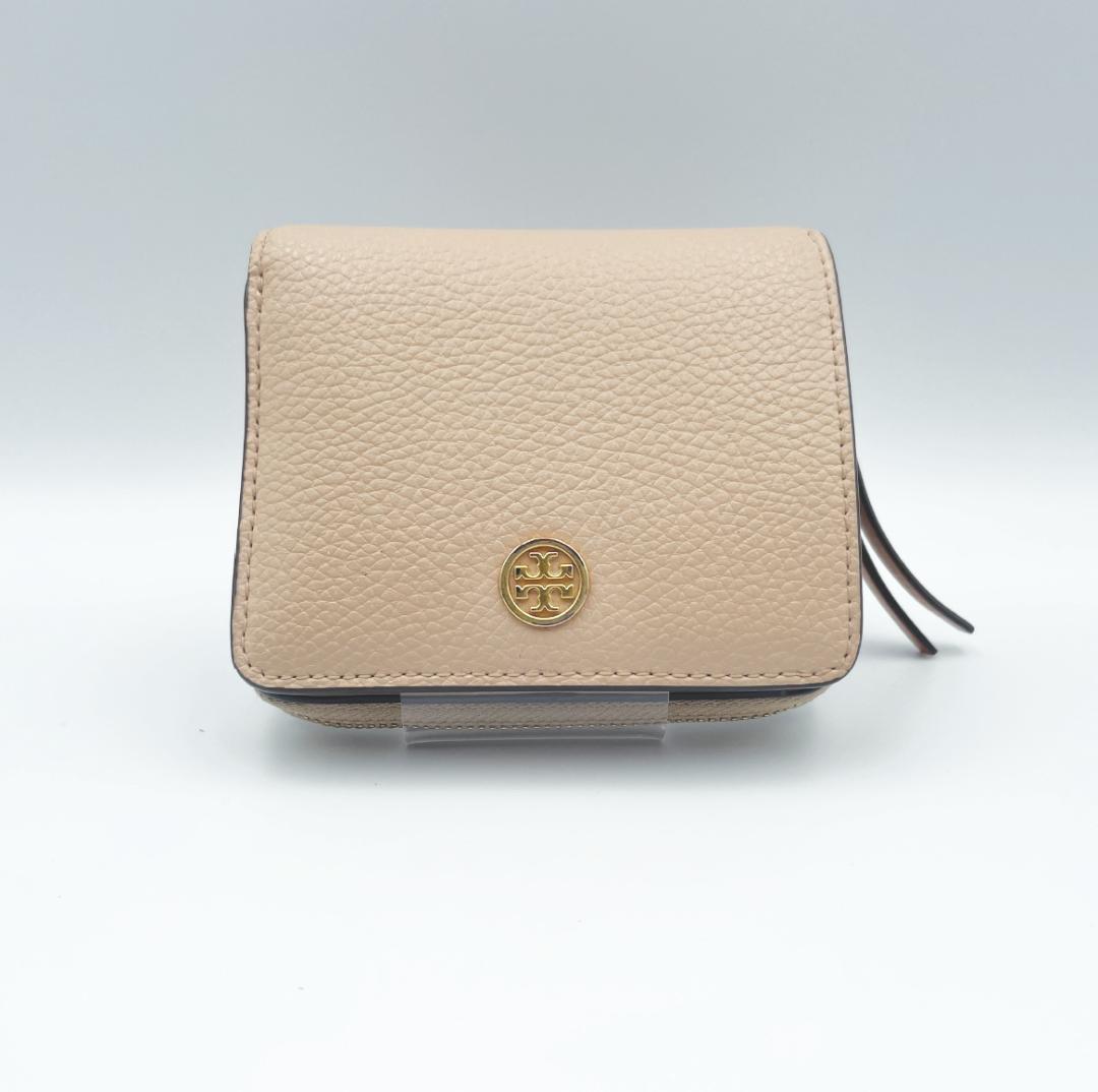 【TORY BURCH（トリーバーチ）】二つ折り財布 ベージュ レザー ロゴ金具