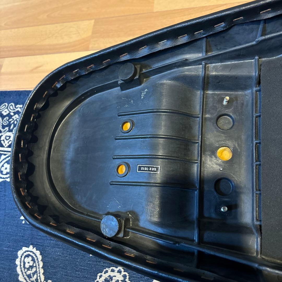 カワサキ　W650 純正張り替え　シート