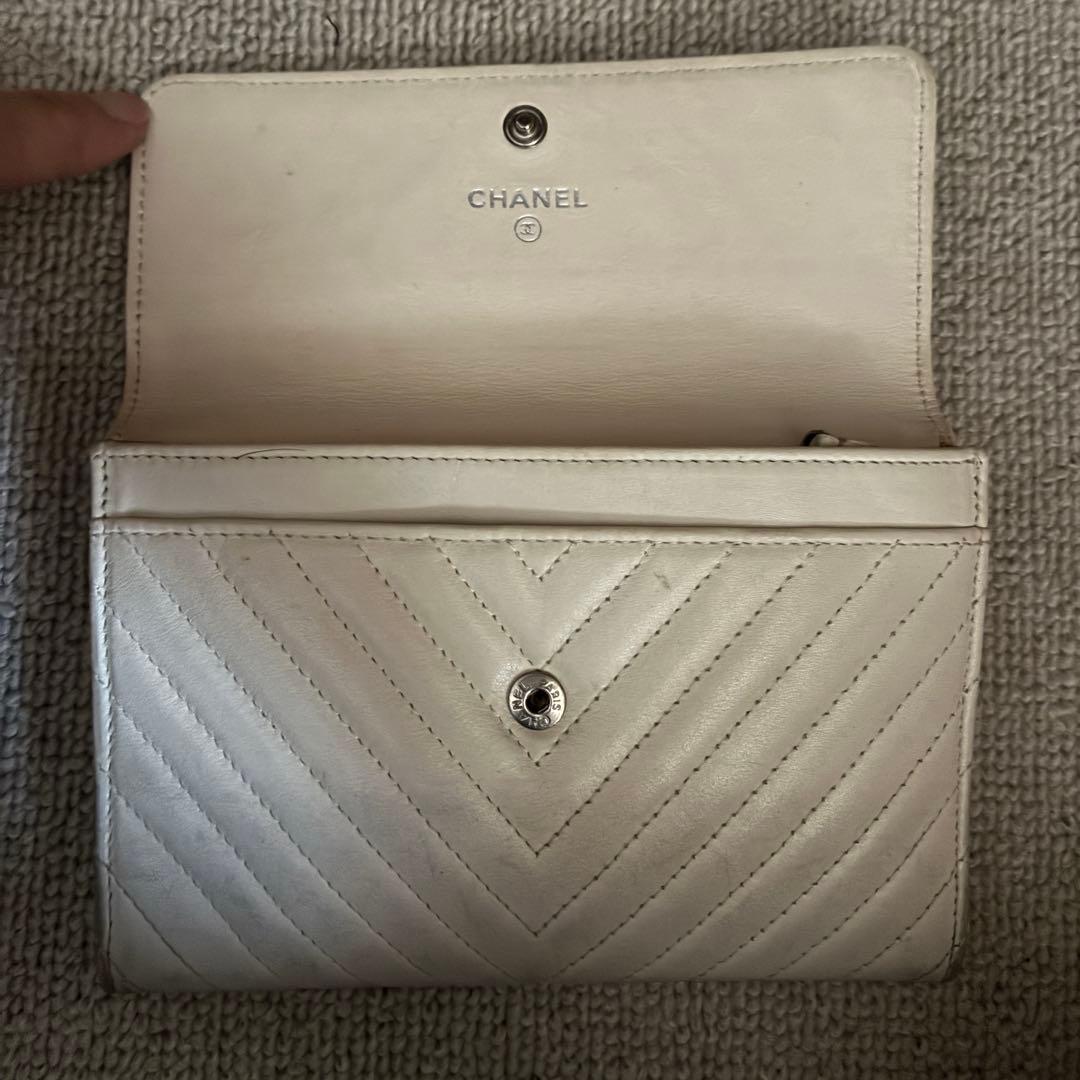 シャネル財布　二つ折り財布　CHANEL ココマーク　オフホワイト