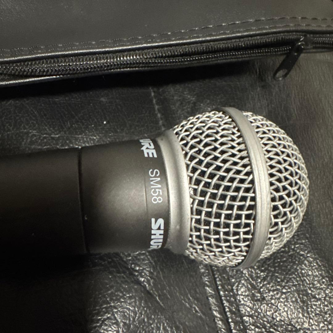 セール中！SHURE SM58 ダイナミックマイク 専用ケース、ホルダー付き