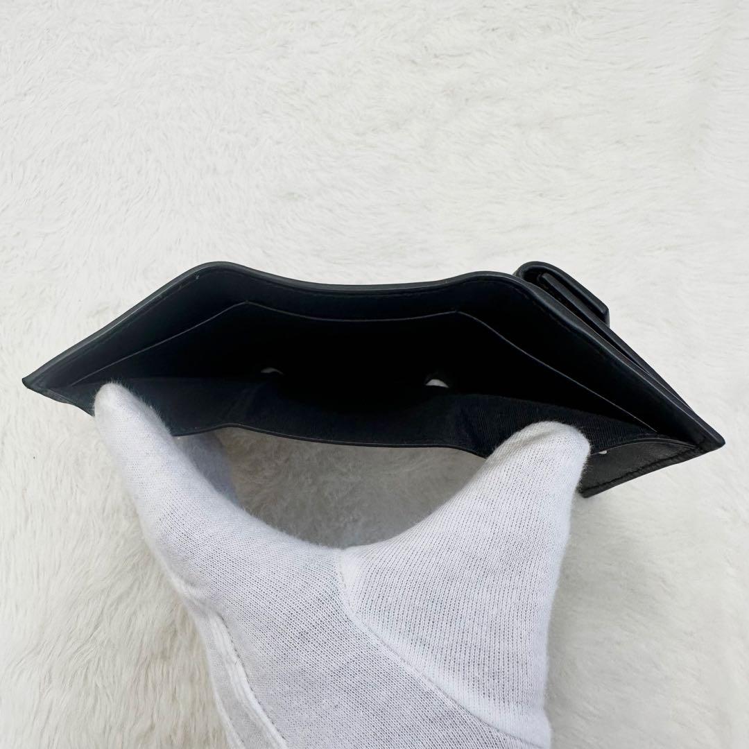 極美品✨ヴァレンティノガラヴァーニ　ロックスタッズ　三つ折り財布　ブラック　本革