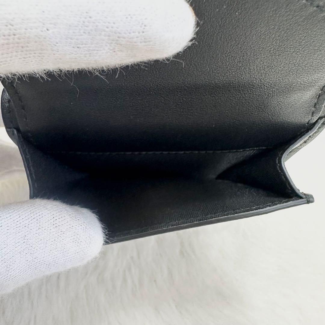 極美品✨ヴァレンティノガラヴァーニ　ロックスタッズ　三つ折り財布　ブラック　本革