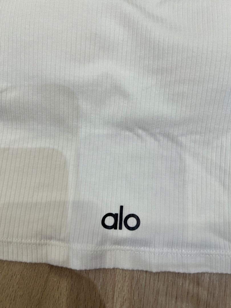 alo ホワイト Tシャツ