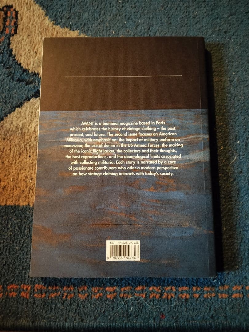 洋書 AVANT: An Anthology of American Military