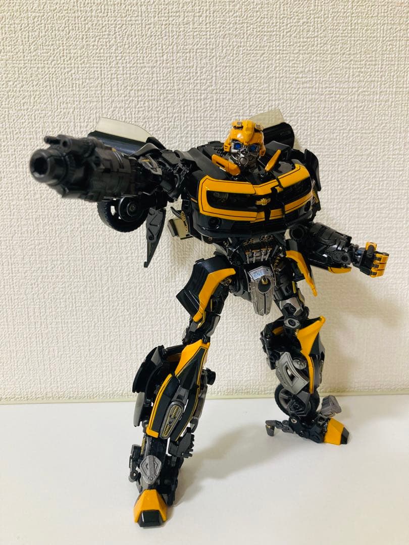 非正規トランスフォーマー　黒いバンブルビーっぽい人