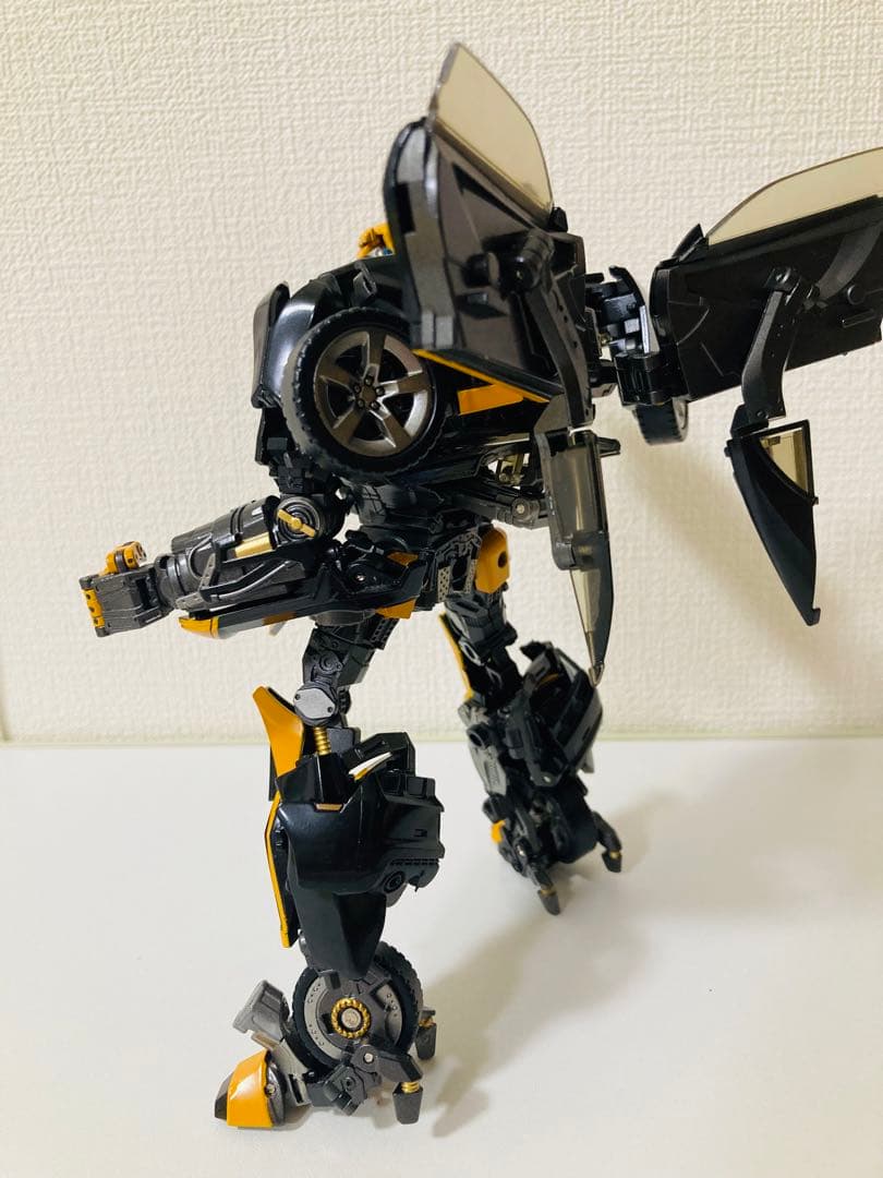 非正規トランスフォーマー　黒いバンブルビーっぽい人