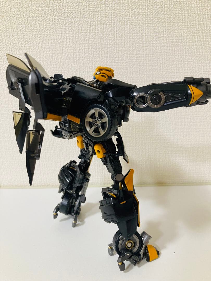 非正規トランスフォーマー　黒いバンブルビーっぽい人