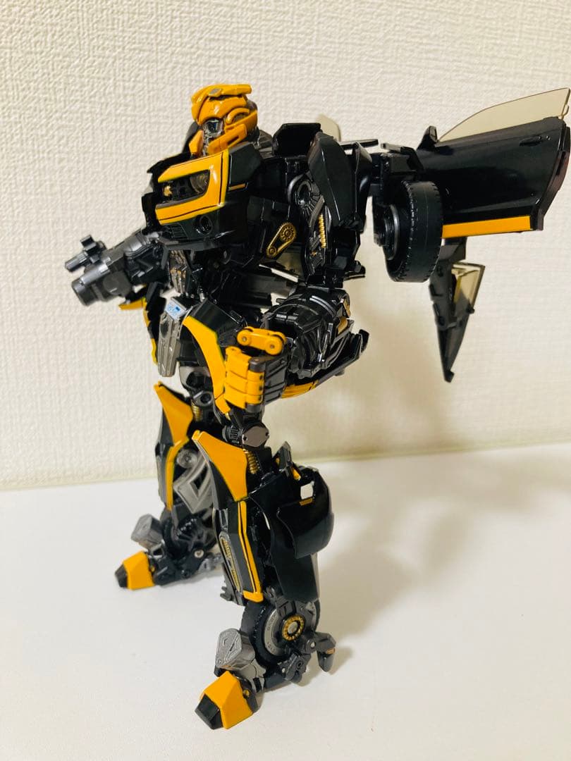 非正規トランスフォーマー　黒いバンブルビーっぽい人