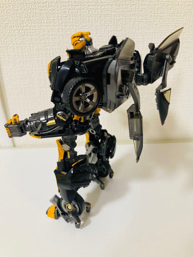 非正規トランスフォーマー　黒いバンブルビーっぽい人