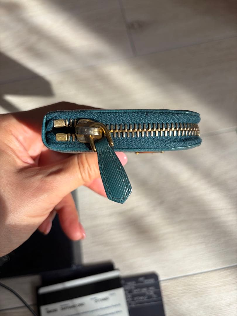 PRADA 二つ折り財布 美品