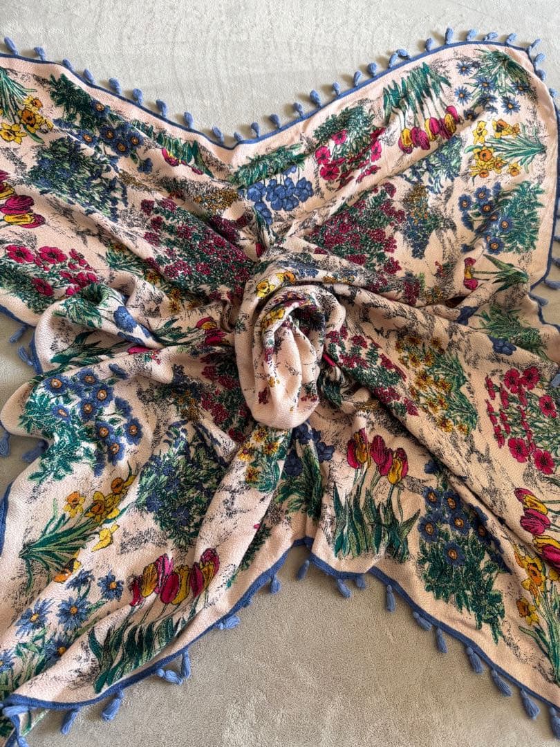 美品！素敵◎マニプリ ウールシルク大判ストール 淡ピンク フリンジ 花柄