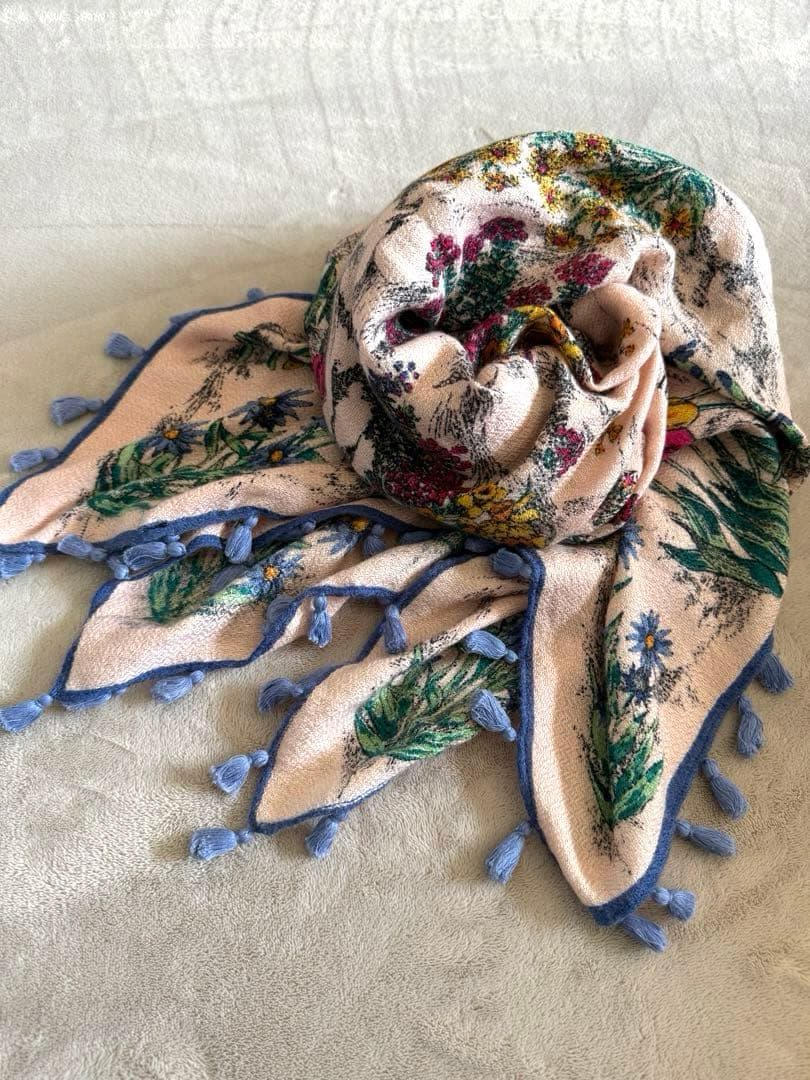 美品！素敵◎マニプリ ウールシルク大判ストール 淡ピンク フリンジ 花柄