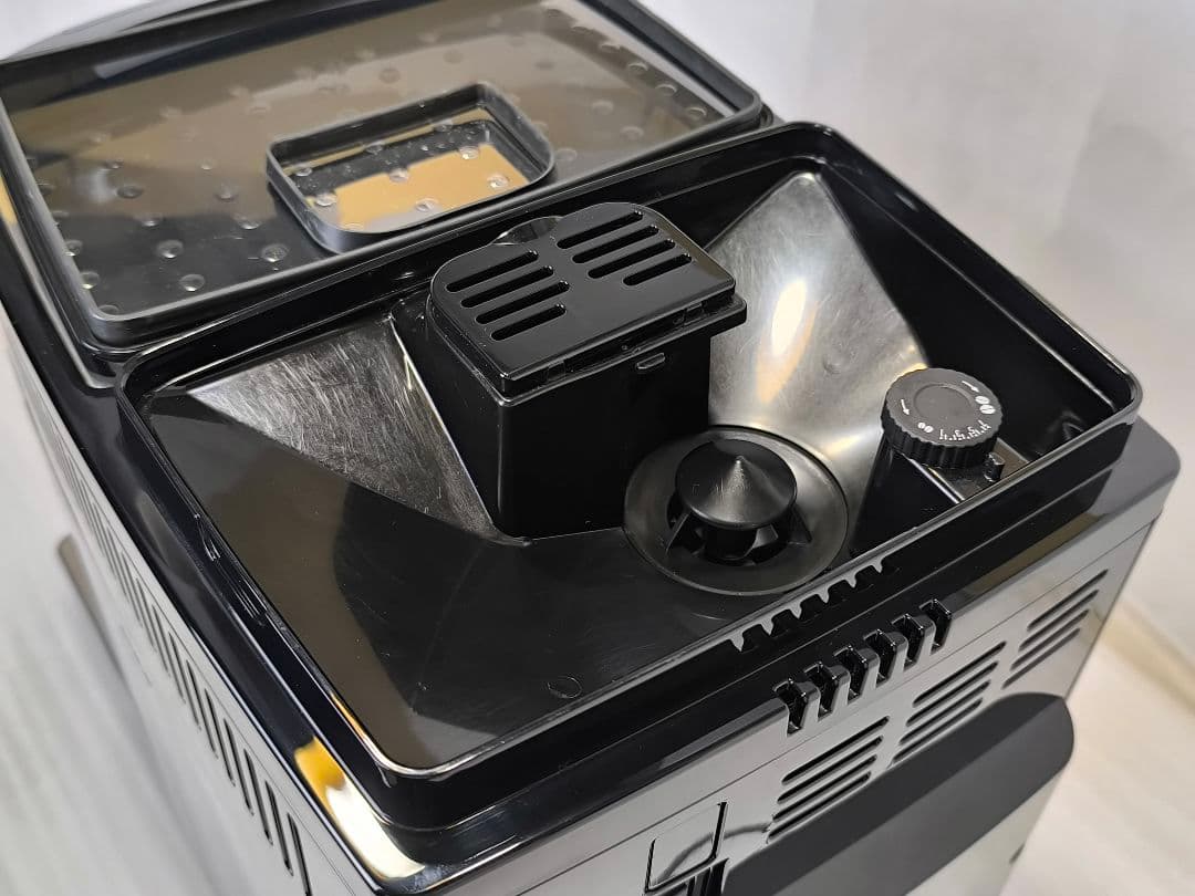 デロンギ　コンパクト全自動コーヒーマシンマグニフィカS ECAM22112B 2