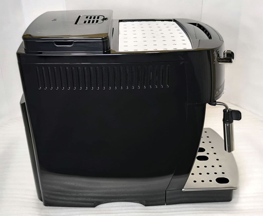 デロンギ　コンパクト全自動コーヒーマシンマグニフィカS ECAM22112B 2