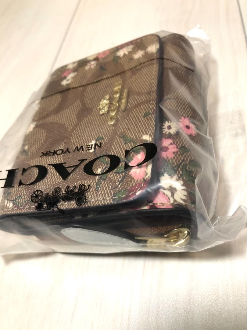 COACH 花柄 三つ折り財布 未使用 未開封