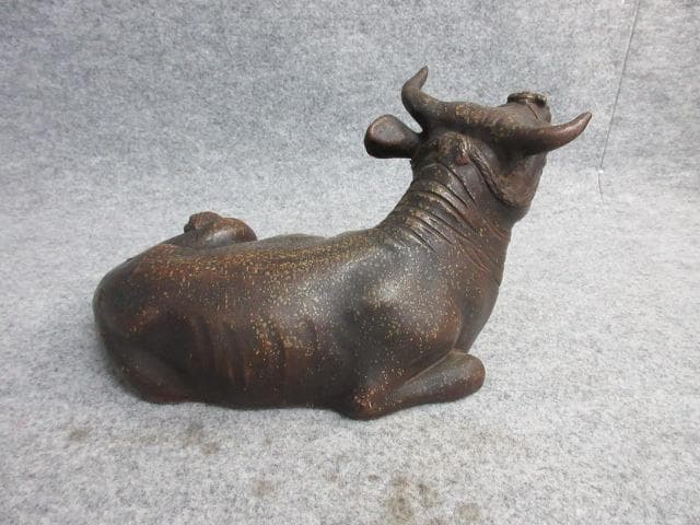 備前焼牛の置物 [B26500]
