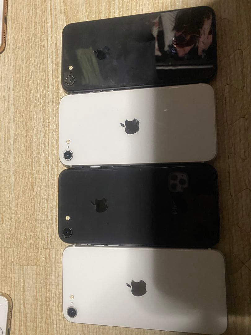 P*h様 まとめ売り　apple iPhone８iphoneSE2 4台中古