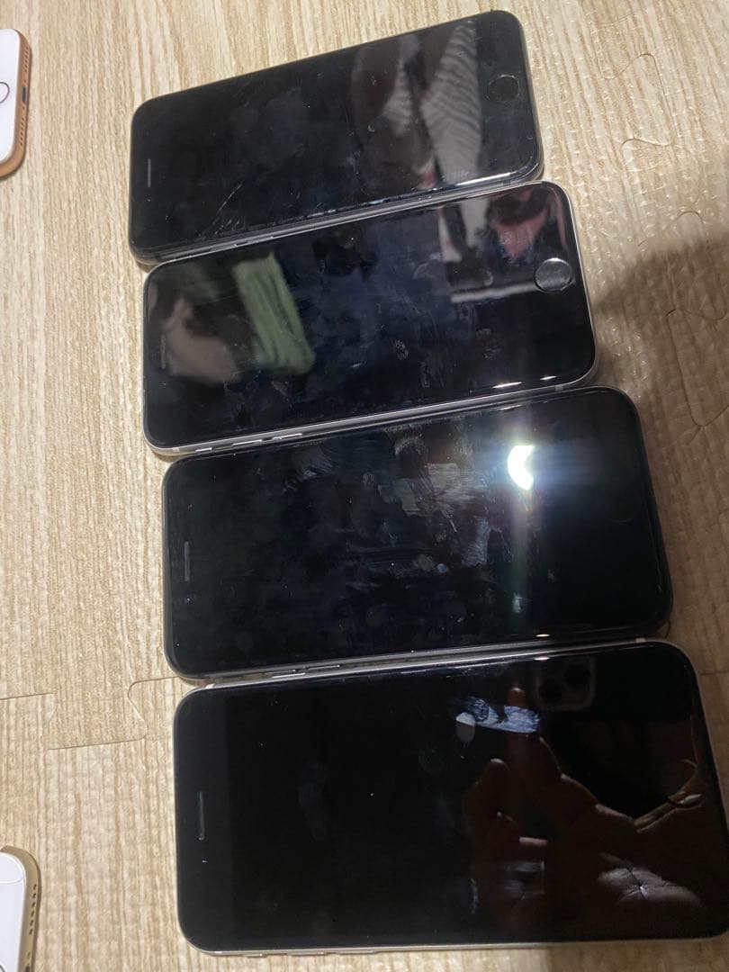 P*h様 まとめ売り　apple iPhone８iphoneSE2 4台中古