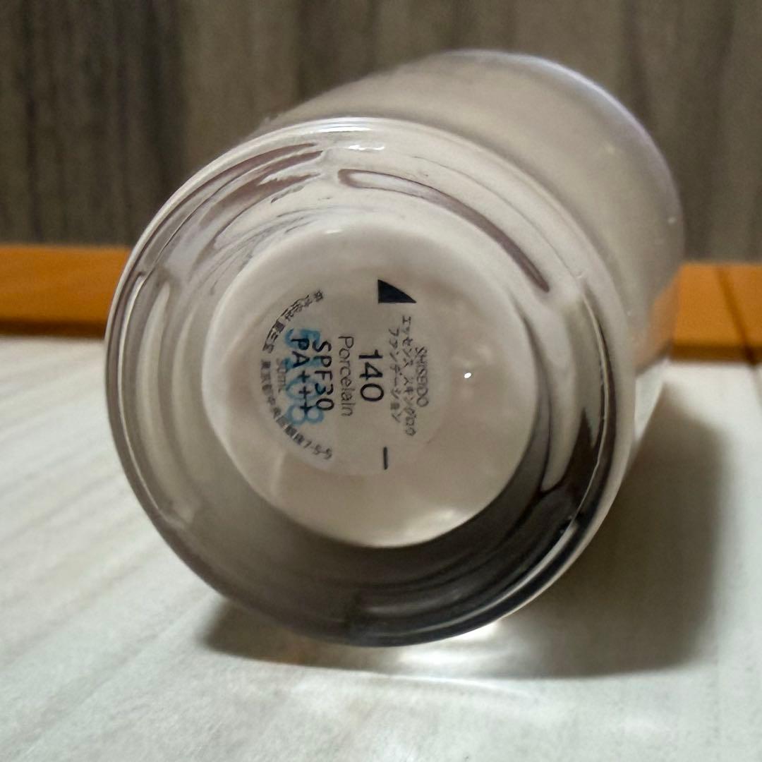 エッセンス スキングロウ ファンデーション 140 Porcelain 資生堂