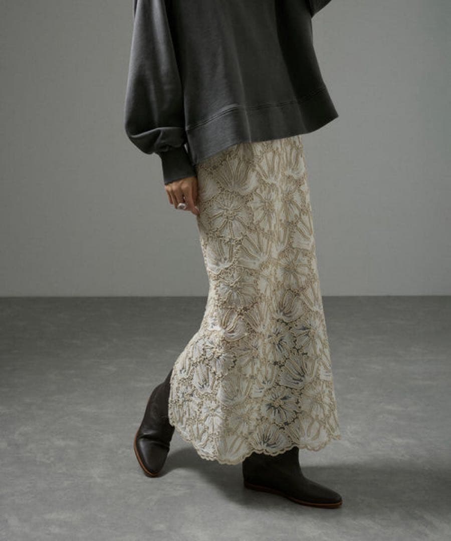 【タグ付美品・完売品】SALON adam et ropé 刺繍レーススカート