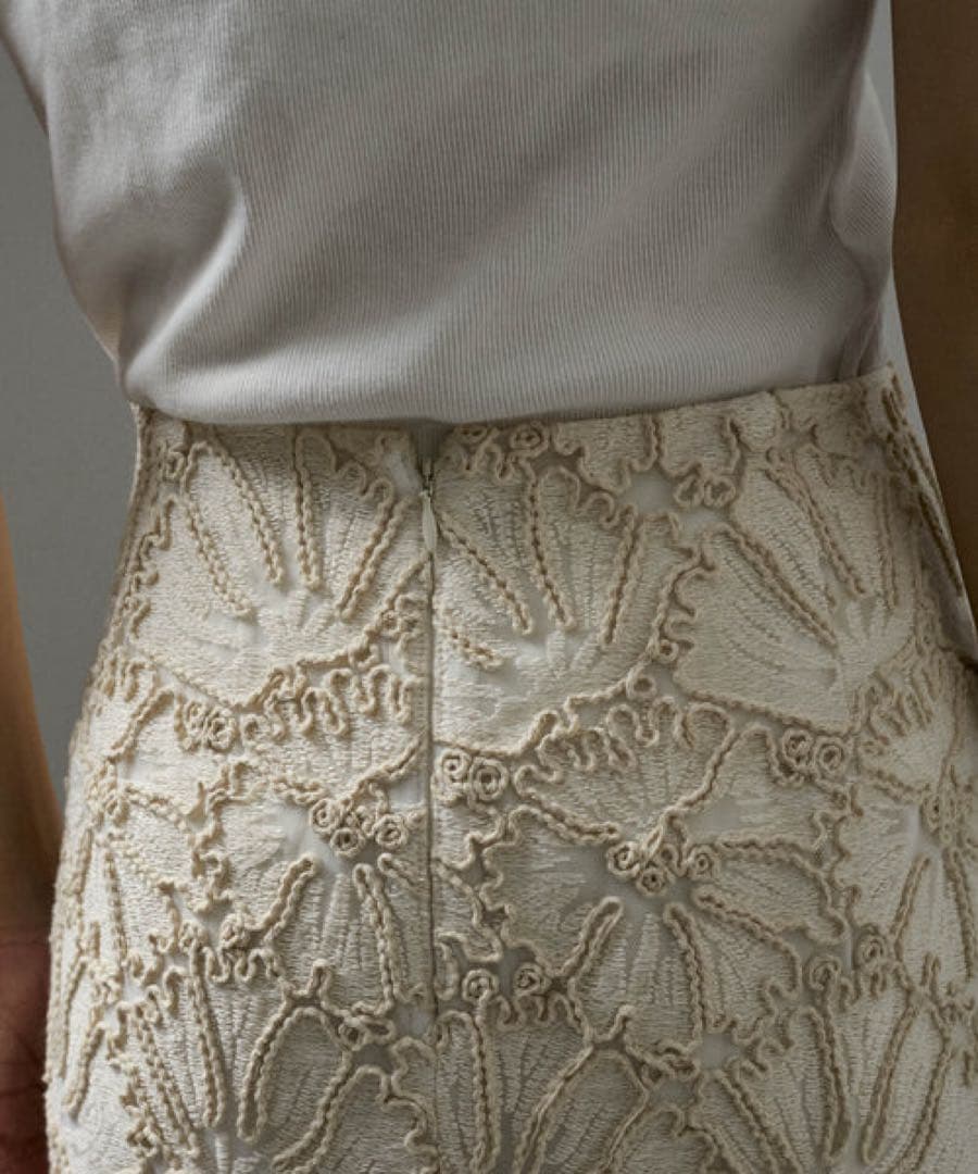 【タグ付美品・完売品】SALON adam et ropé 刺繍レーススカート