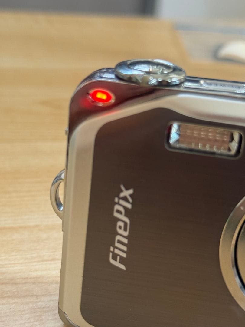 フジフイルム FinePix V10 ガンメタリック
