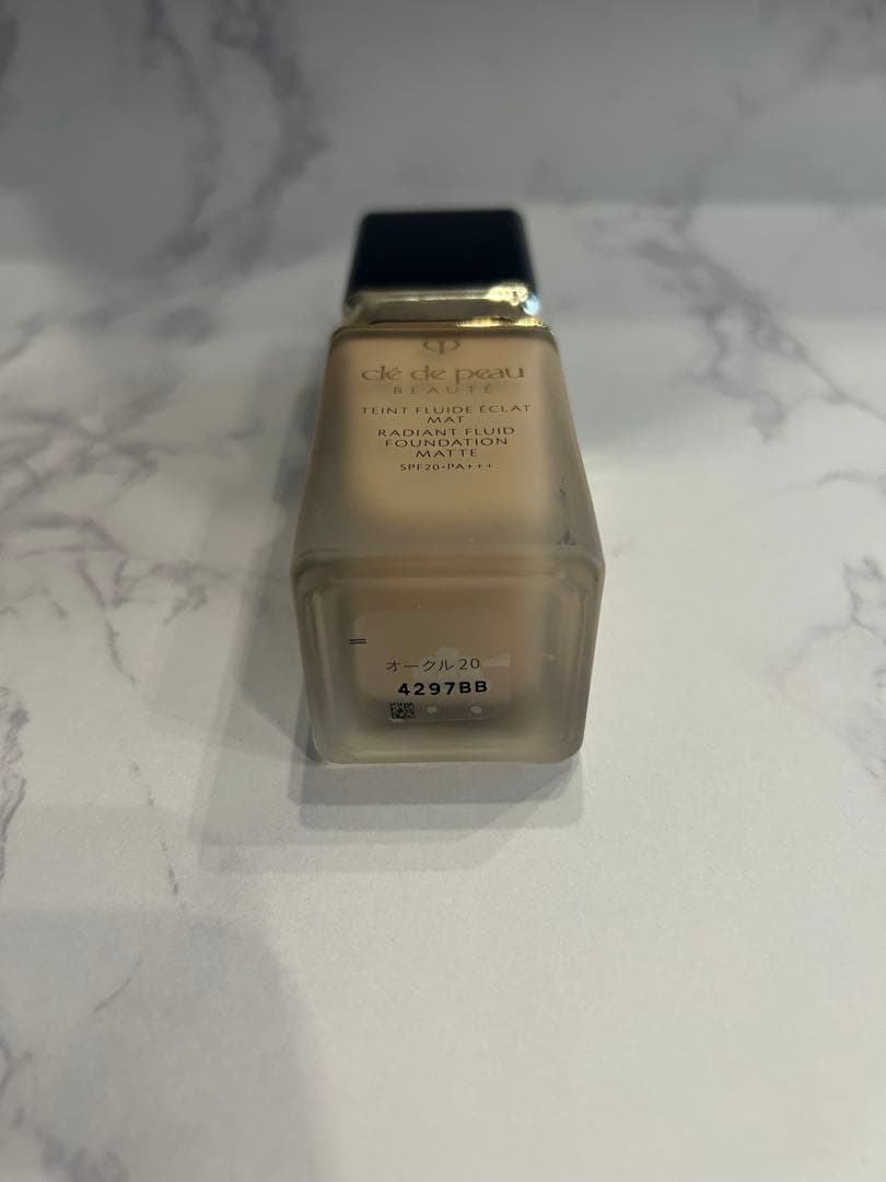 clé de peau BEAUTÉ タンフリュイドエクラ マットオークル20