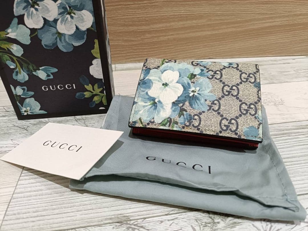 【のすけ】【美品】GUCCI　グッチ　折り財布　ブルームス　花柄