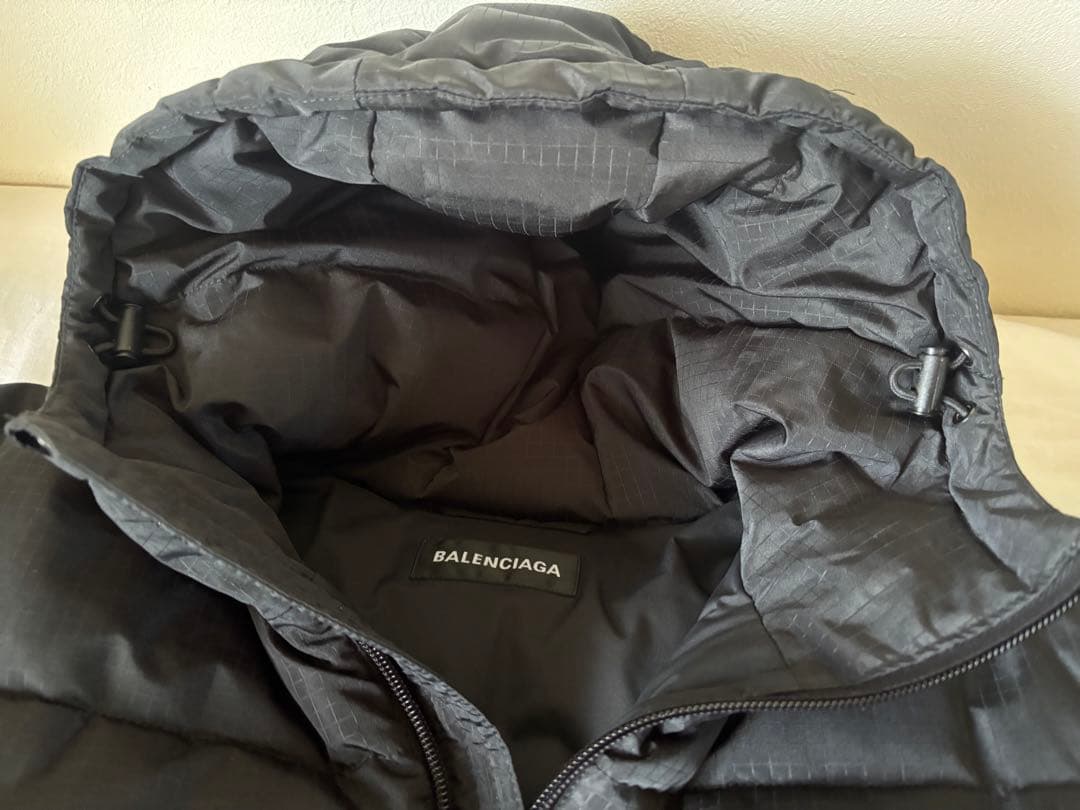 胸ロゴ　新品　バレンシアガ　パファージャケット48 ダウン　balenciaga