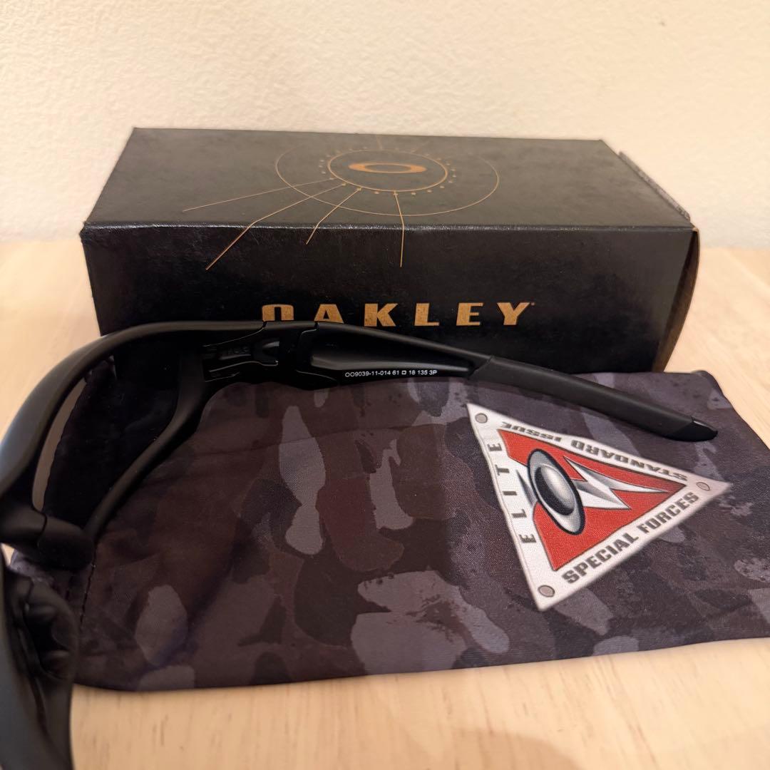 【たっくん‼️】OAKLEY Straight Jacket 復刻モデル