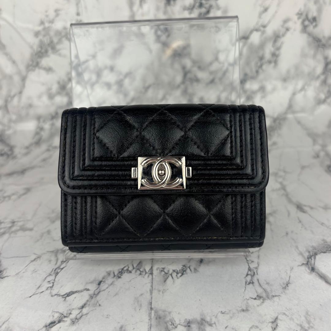 111 CHANEL ボーイシャネル　マトラッセ　三つ折り財布　あんしん鑑定済み