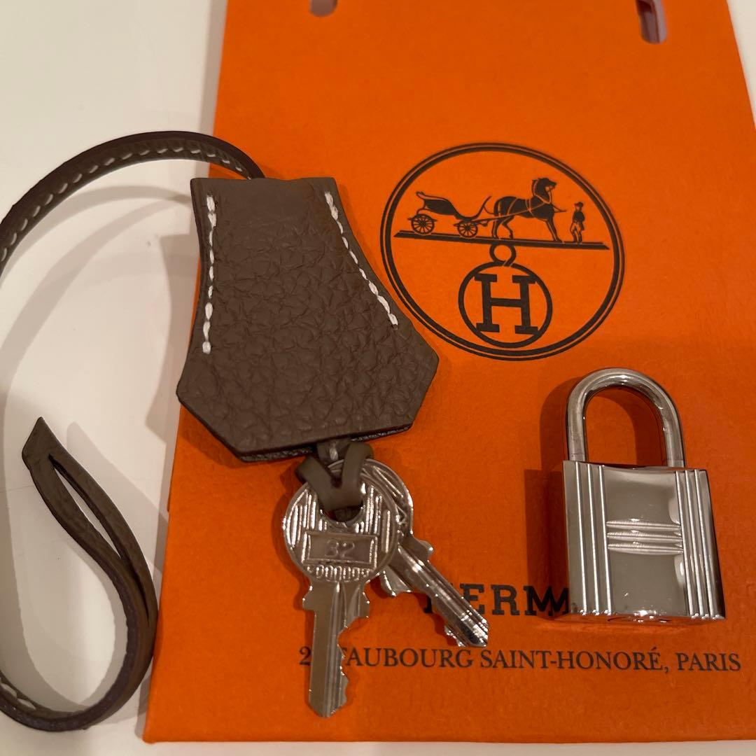 HERMES 南京錠とレザーキーセット