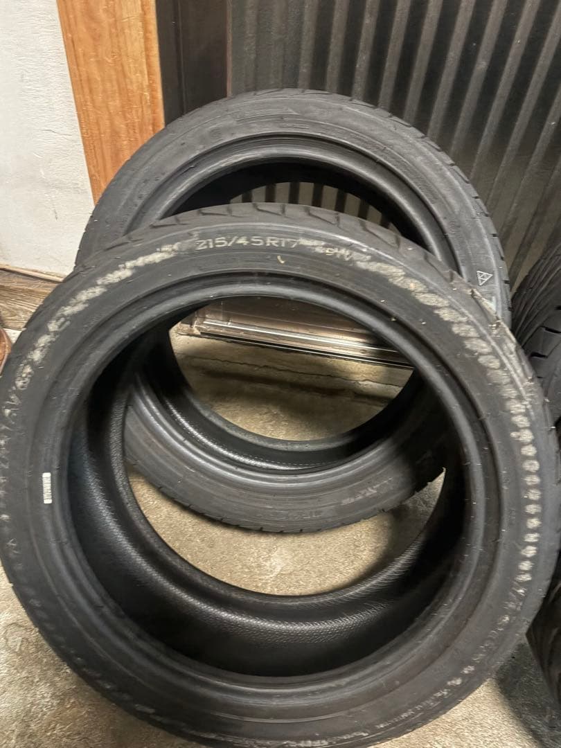 トライアングル　タイヤ　215 45 17 2022年製　走行少